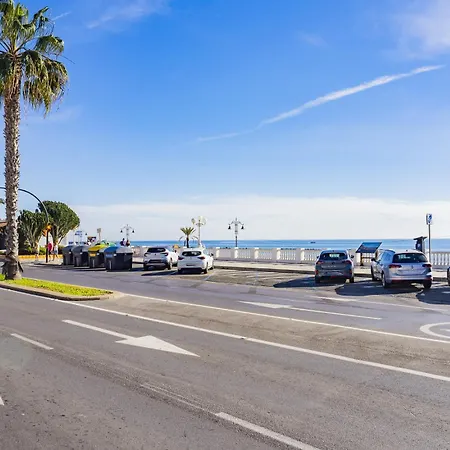 Cubo's Benalbeach Sea View & Terrace Apartment Benalmádena